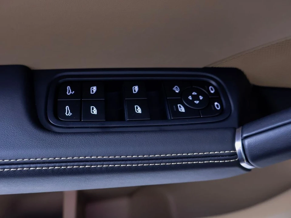 2023 Porsche 9Y0/9Y3 Cayenne Coupe - Image 23 of 31