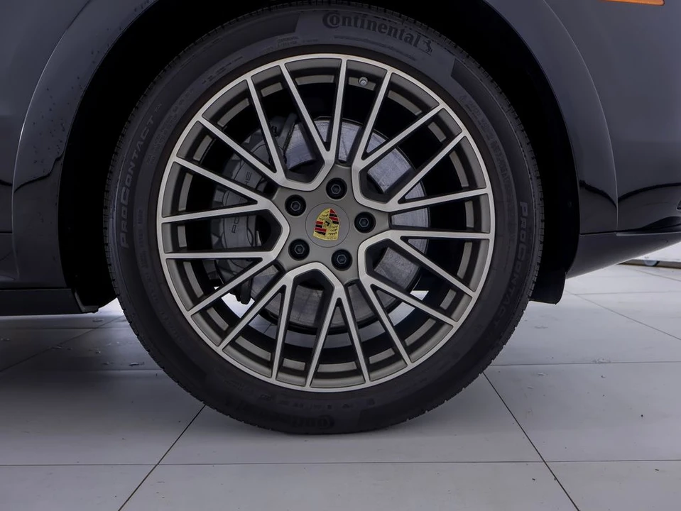 2023 Porsche 9Y0/9Y3 Cayenne Coupe - Image 29 of 31