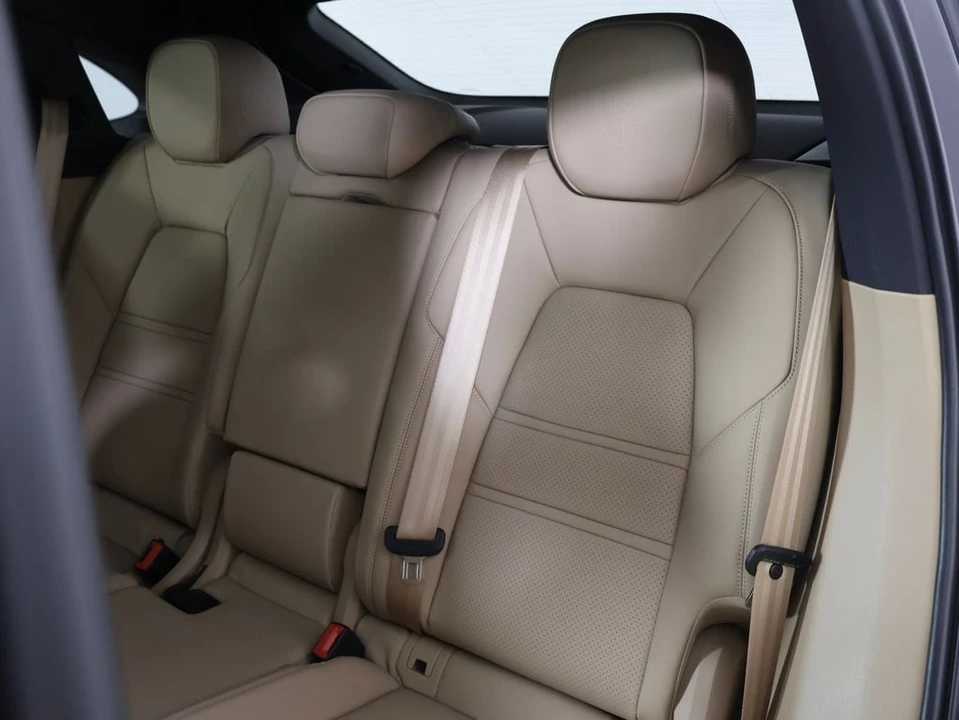 2023 Porsche 9Y0/9Y3 Cayenne Coupe - Image 12 of 31
