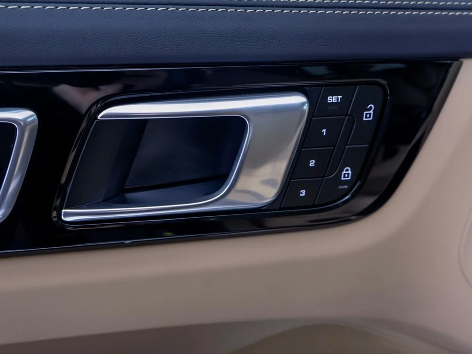 2023 Porsche 9Y0/9Y3 Cayenne Coupe - Image 24 of 31