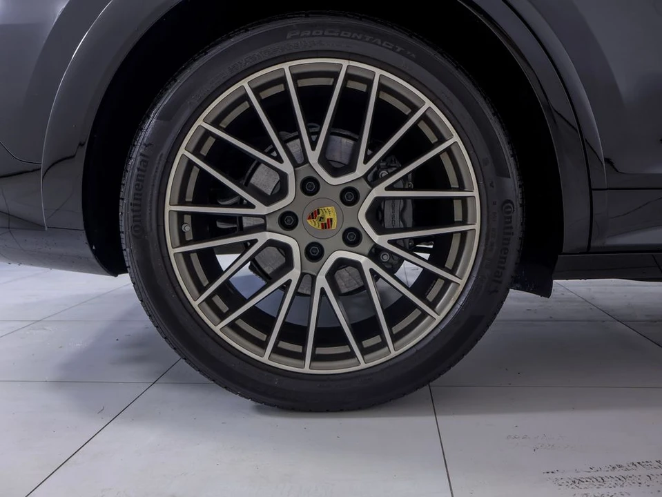 2023 Porsche 9Y0/9Y3 Cayenne Coupe - Image 28 of 31