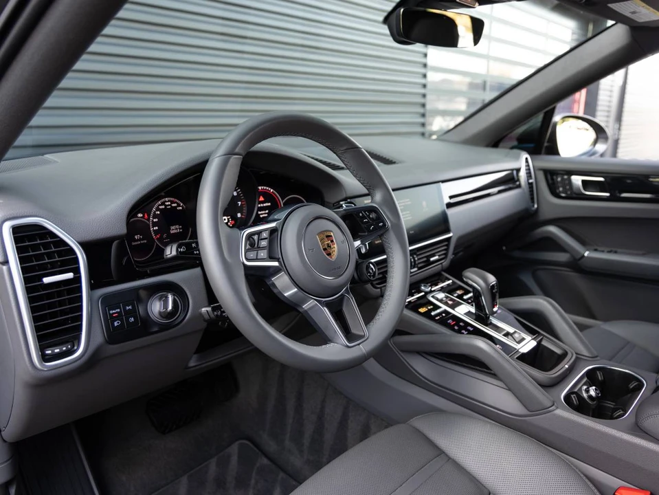 2023 Porsche 9Y0/9Y3 Cayenne Coupe - Image 4 of 5