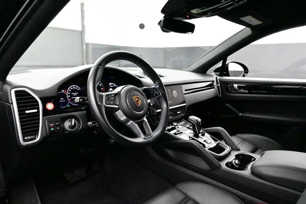 2023 Porsche 9Y0/9Y3 Cayenne Coupe - Image 4 of 5
