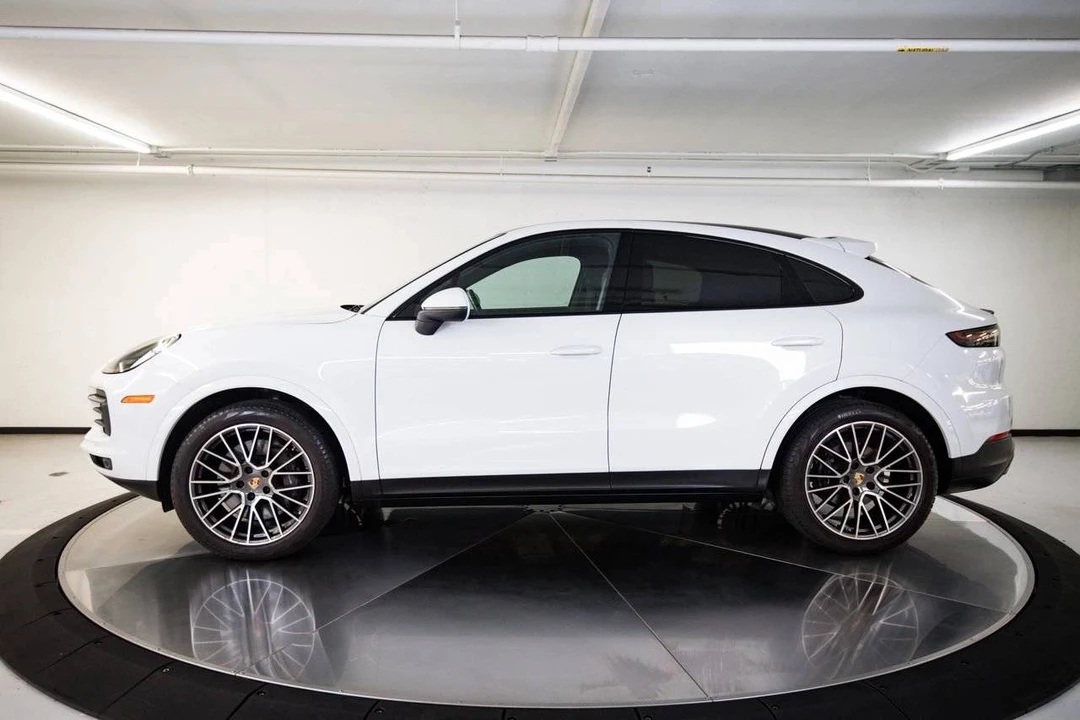 2023 Porsche 9Y0/9Y3 Cayenne Coupe - Image 2 of 5