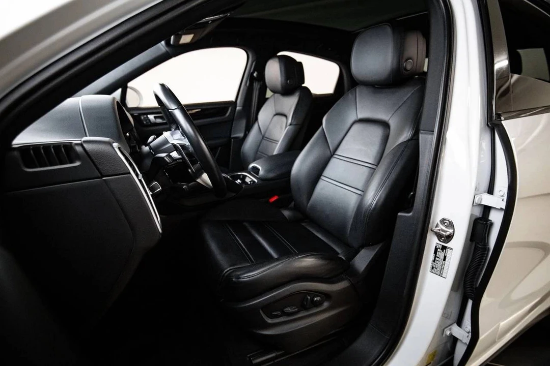 2023 Porsche 9Y0/9Y3 Cayenne Coupe - Image 5 of 5