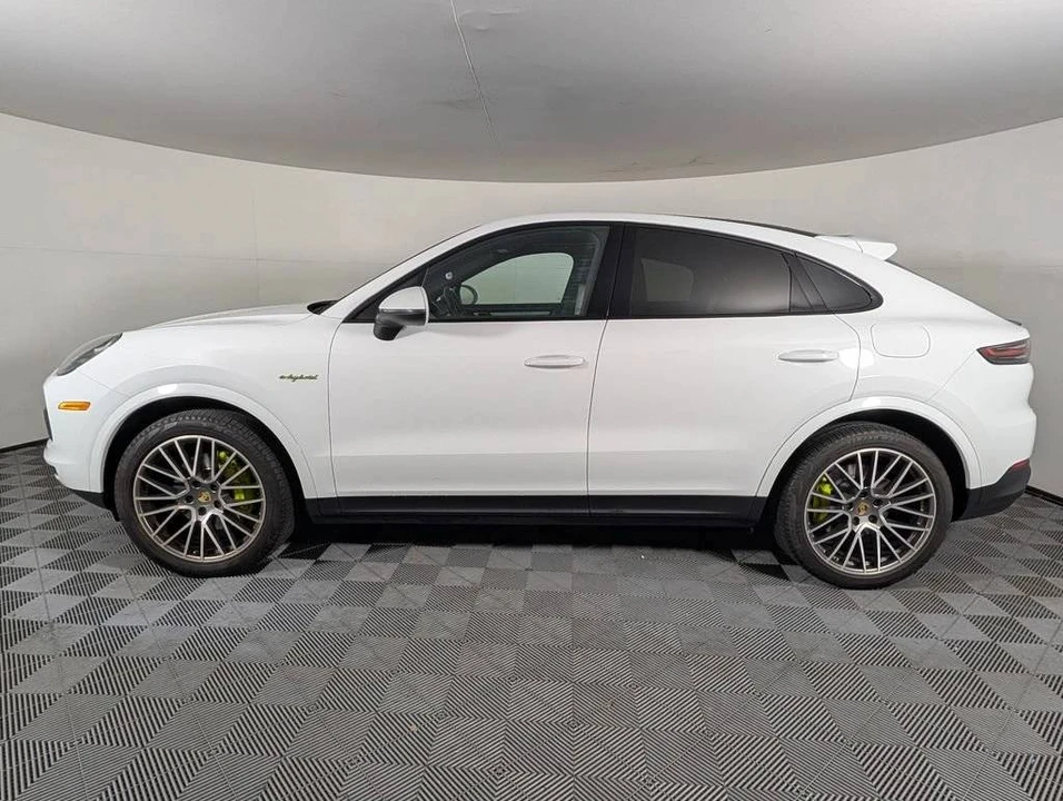 2023 Porsche 9Y0/9Y3 Cayenne Coupe - Image 2 of 5