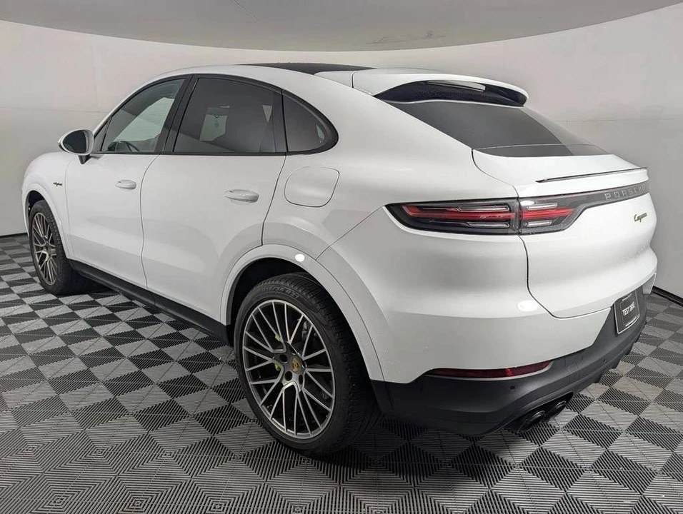 2023 Porsche 9Y0/9Y3 Cayenne Coupe - Image 3 of 5
