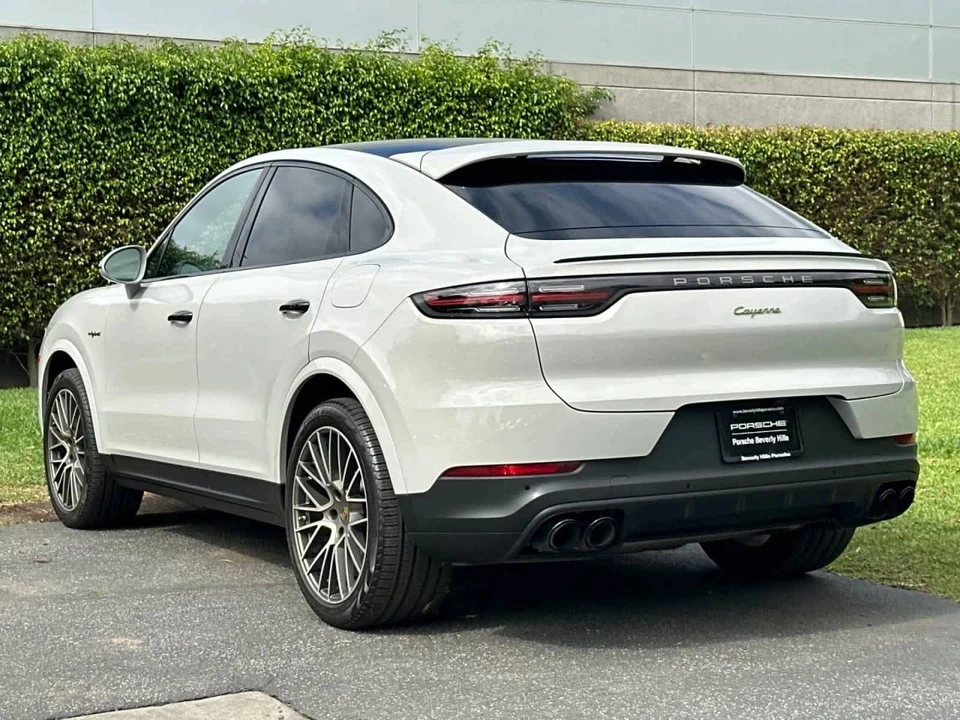 2023 Porsche 9Y0/9Y3 Cayenne Coupe - Image 3 of 4