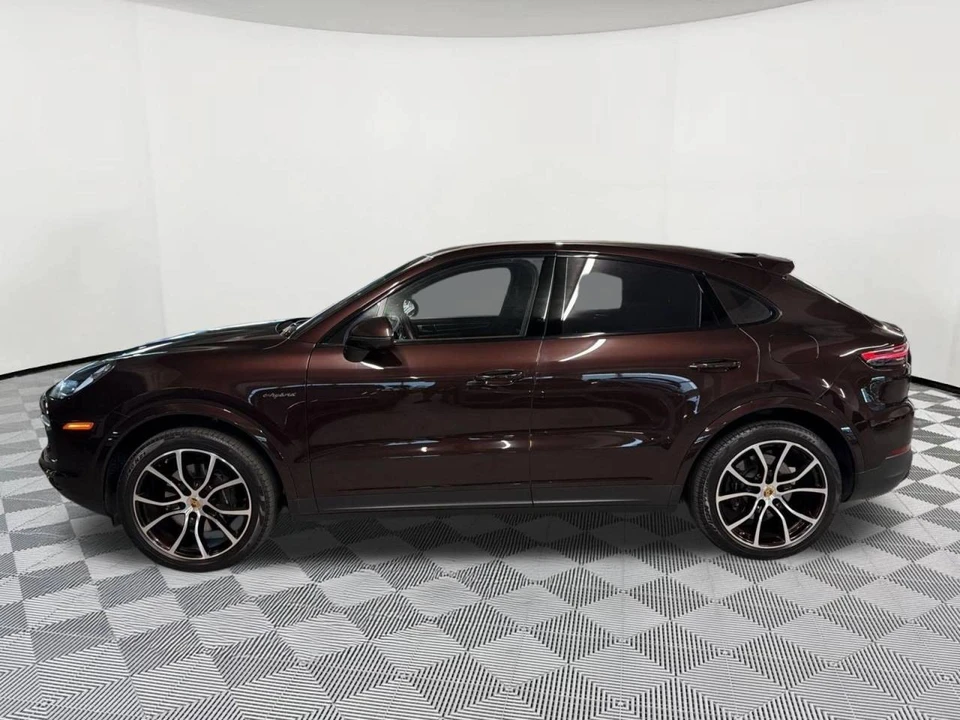 2023 Porsche 9Y0/9Y3 Cayenne Coupe - Image 2 of 5