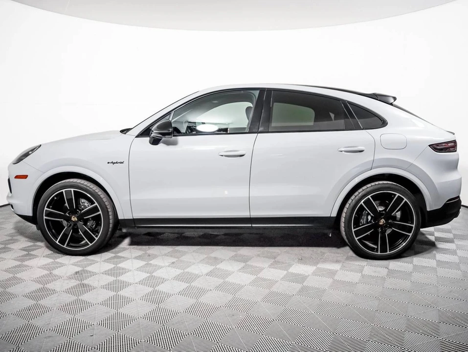 2023 Porsche Cayenne - Image 2 of 5