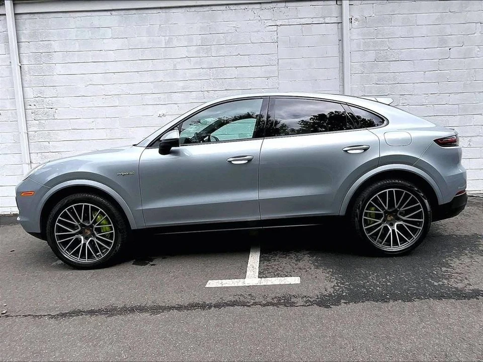 2023 Porsche Cayenne - Image 2 of 5