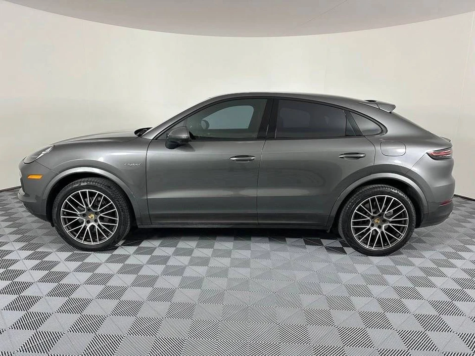 2023 Porsche Cayenne - Image 2 of 5