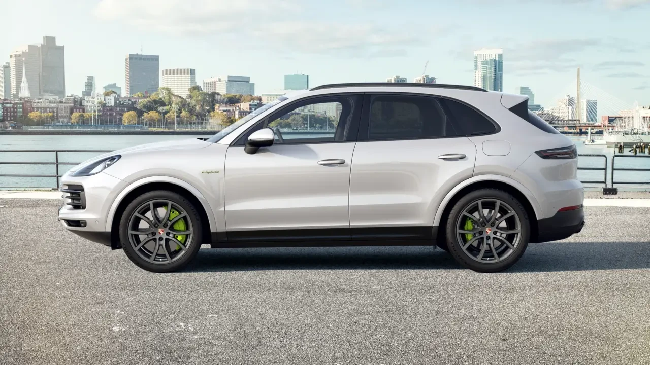 2023 Porsche 9Y0/9Y3 Cayenne - Image 2 of 12