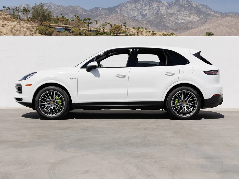 2023 Porsche 9Y0/9Y3 Cayenne - Image 2 of 5