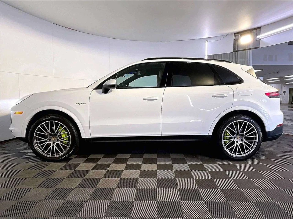 2023 Porsche 9Y0/9Y3 Cayenne - Image 2 of 5
