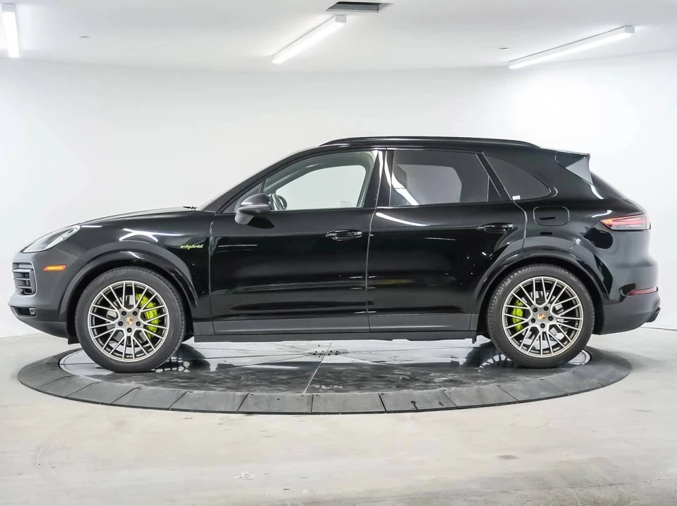 2023 Porsche 9Y0/9Y3 Cayenne - Image 2 of 5