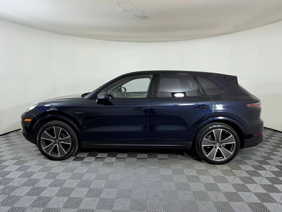 2023 Porsche 9Y0/9Y3 Cayenne - Image 2 of 5