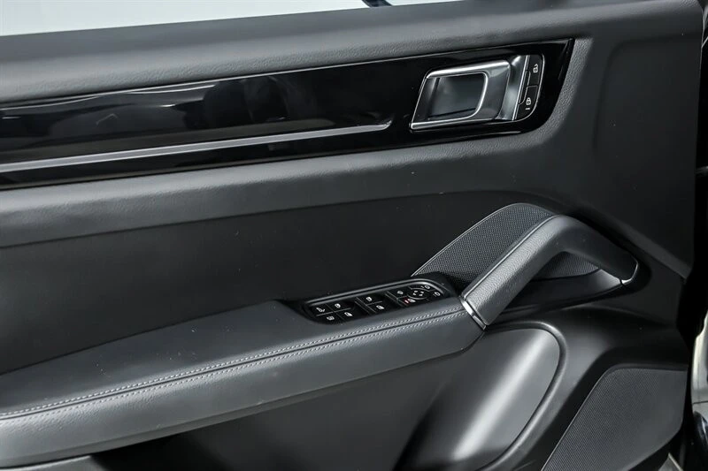 2023 Porsche 9Y0/9Y3 Cayenne - Image 14 of 31