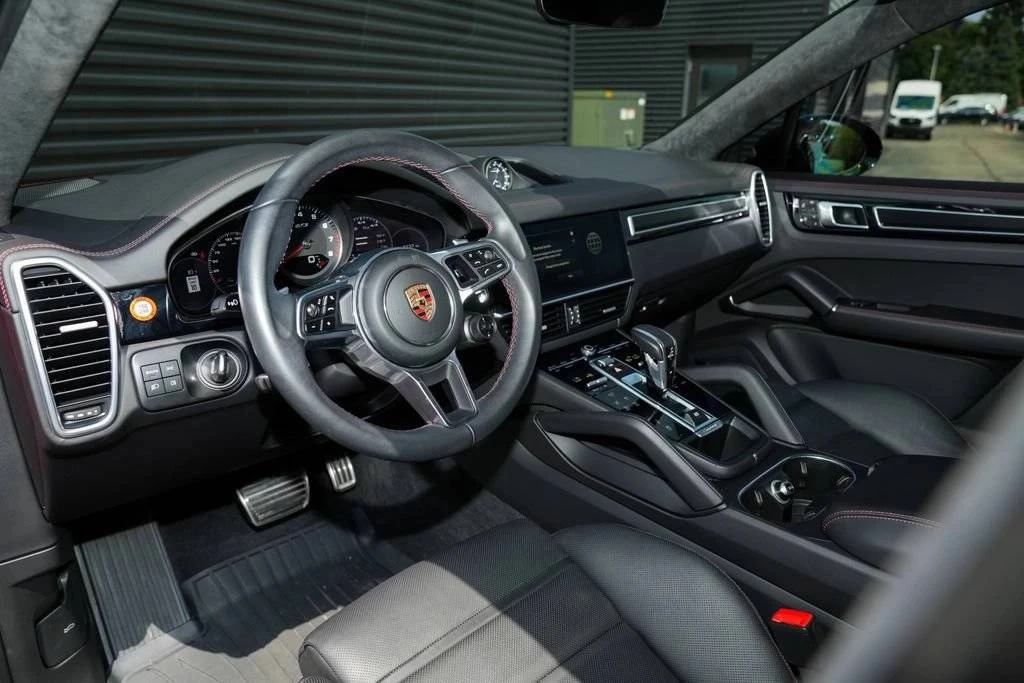 2023 Porsche 9Y0/9Y3 Cayenne GTS - Image 4 of 5