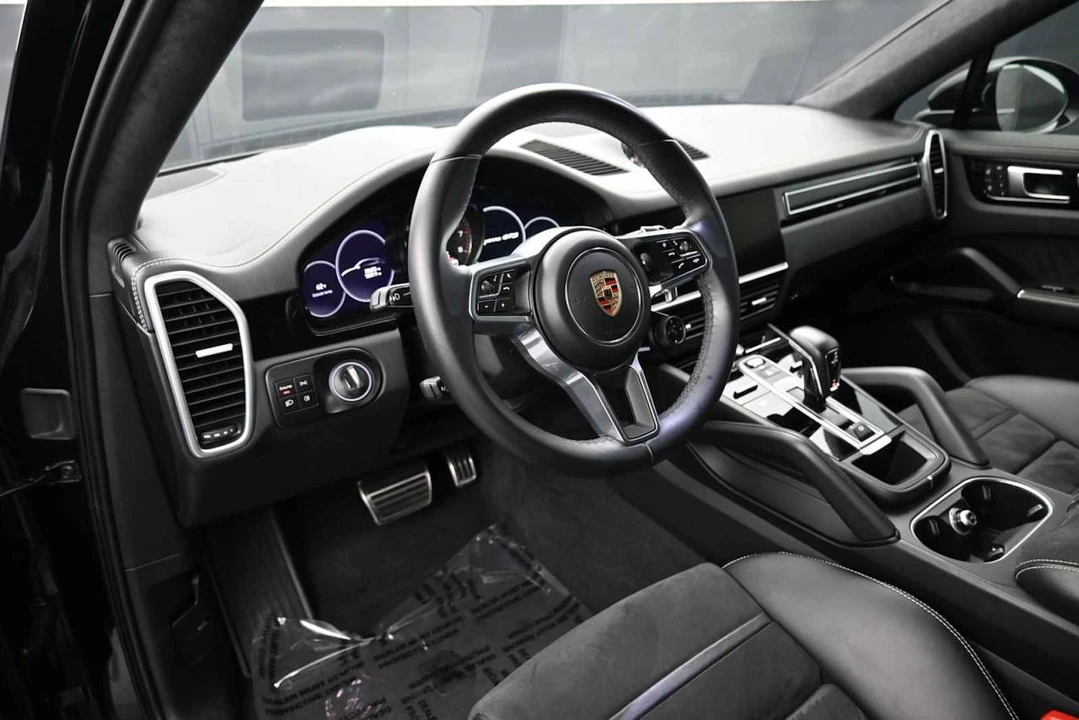 2023 Porsche 9Y0/9Y3 Cayenne GTS - Image 4 of 5