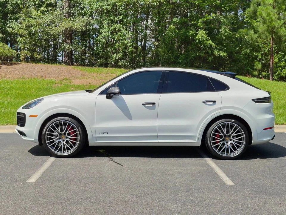 2023 Porsche 9Y0/9Y3 Cayenne GTS - Image 2 of 5