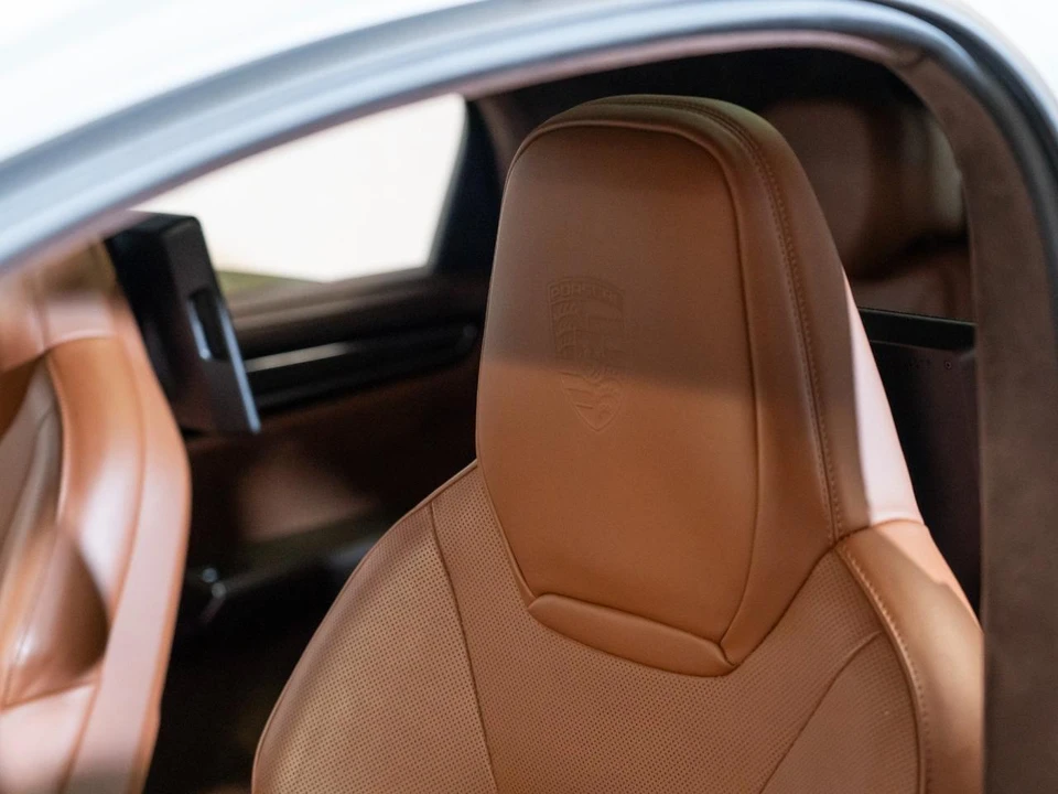 2023 Porsche 9Y0/9Y3 Cayenne GTS - Image 27 of 31