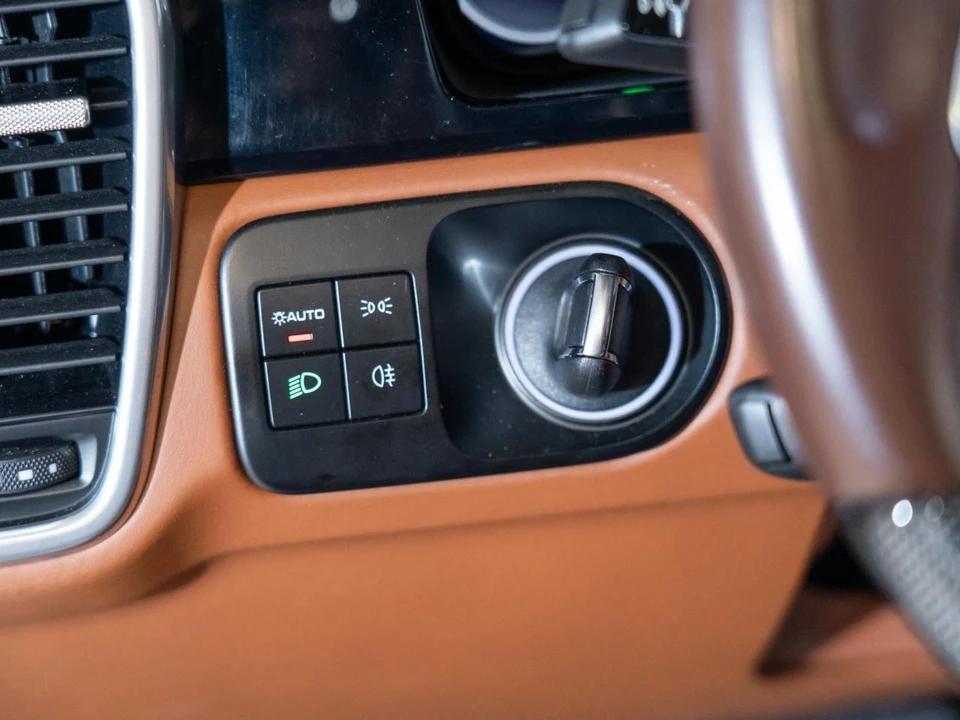 2023 Porsche 9Y0/9Y3 Cayenne GTS - Image 26 of 31