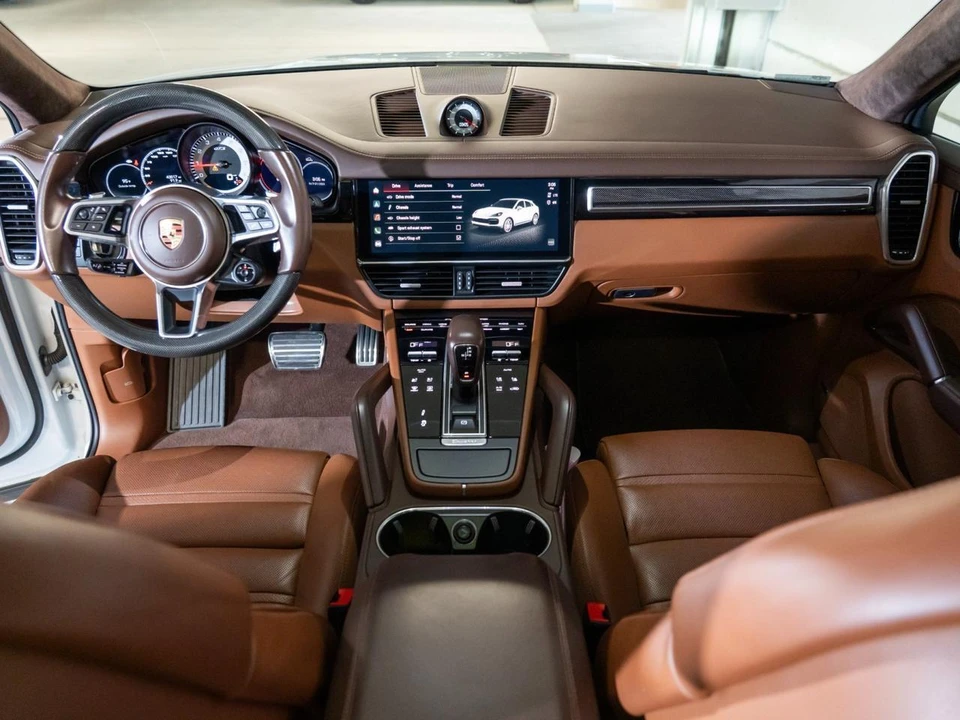 2023 Porsche 9Y0/9Y3 Cayenne GTS - Image 28 of 31