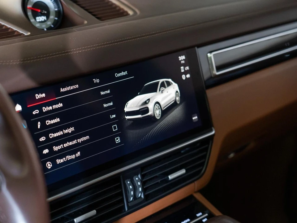 2023 Porsche 9Y0/9Y3 Cayenne GTS - Image 23 of 31