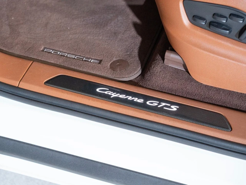 2023 Porsche 9Y0/9Y3 Cayenne GTS - Image 13 of 31