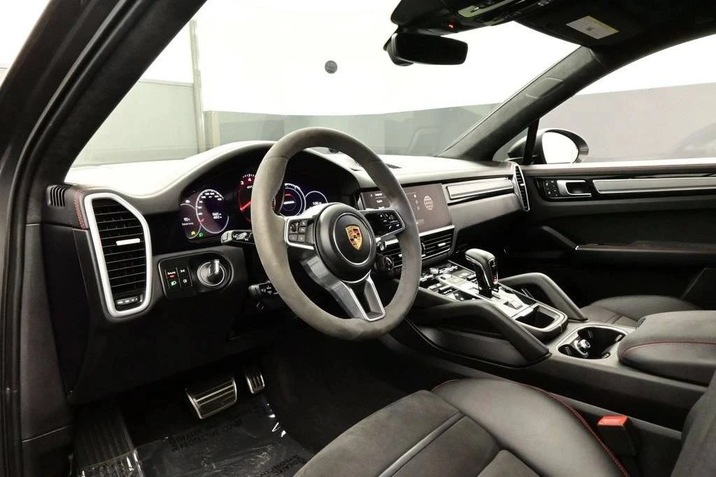 2023 Porsche 9Y0/9Y3 Cayenne GTS - Image 4 of 5