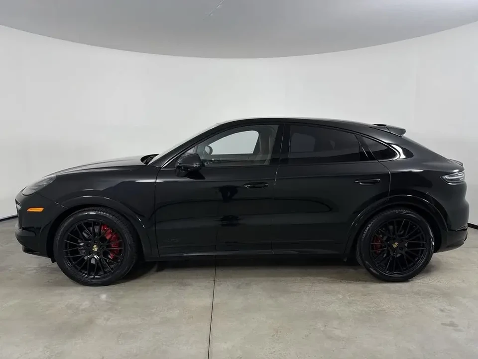 2023 Porsche 9Y0/9Y3 Cayenne GTS - Image 16 of 31
