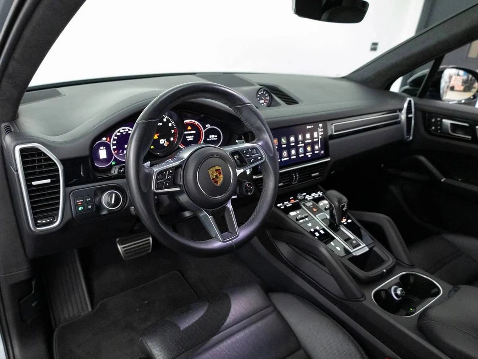 2023 Porsche 9Y0/9Y3 Cayenne GTS - Image 4 of 5