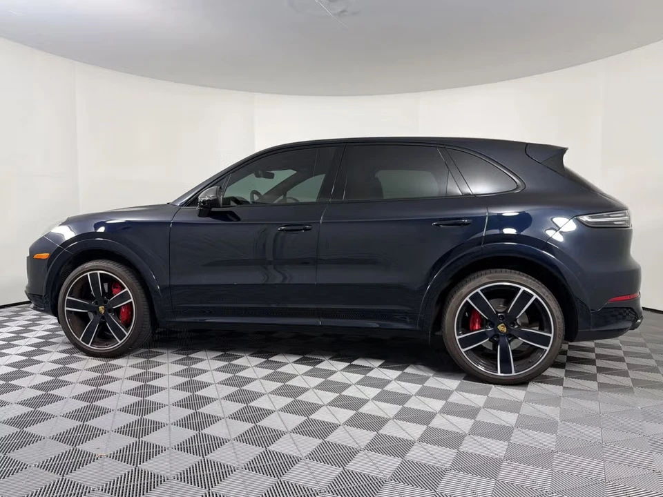 2023 Porsche 9Y0/9Y3 Cayenne GTS - Image 12 of 31