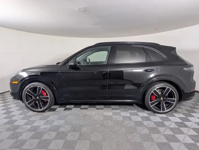 2023 Porsche 9Y0/9Y3 Cayenne GTS - Image 14 of 31