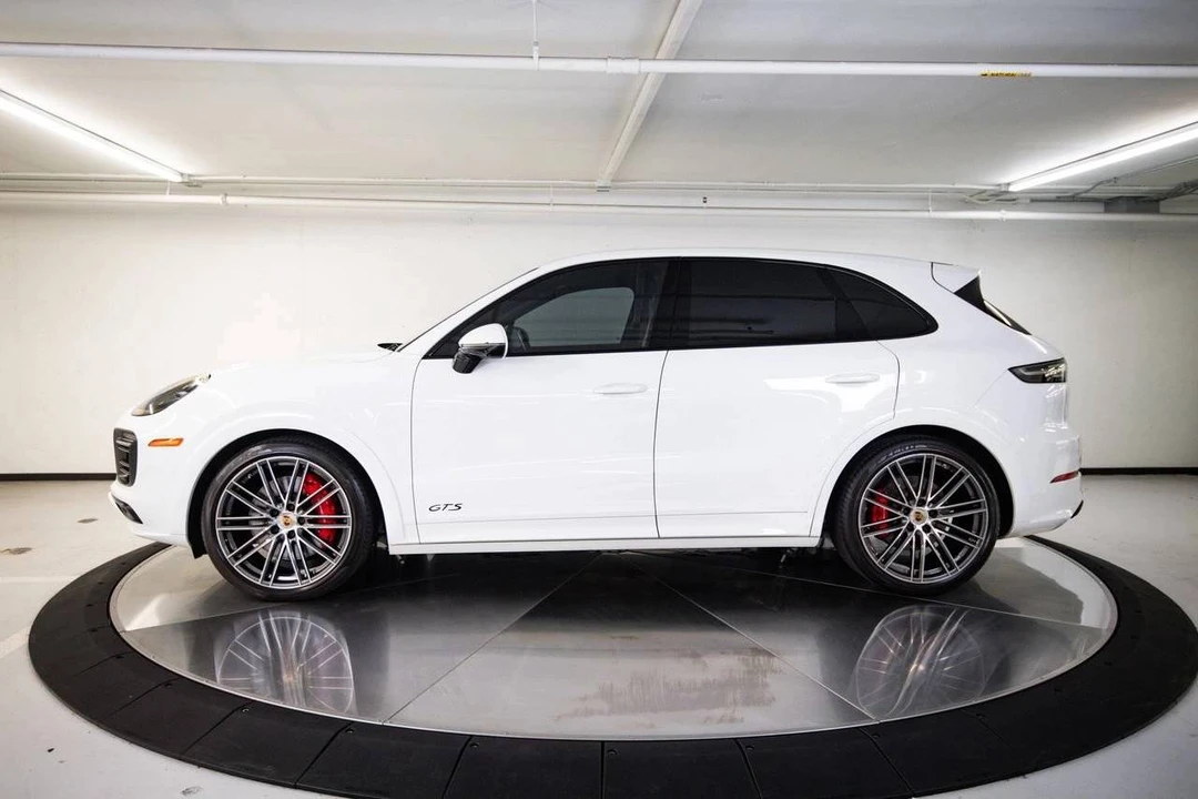 2023 Porsche 9Y0/9Y3 Cayenne GTS - Image 3 of 5