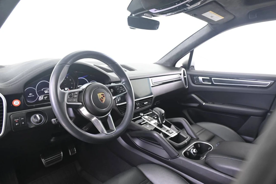 2023 Porsche 9Y0/9Y3 Cayenne GTS - Image 4 of 5