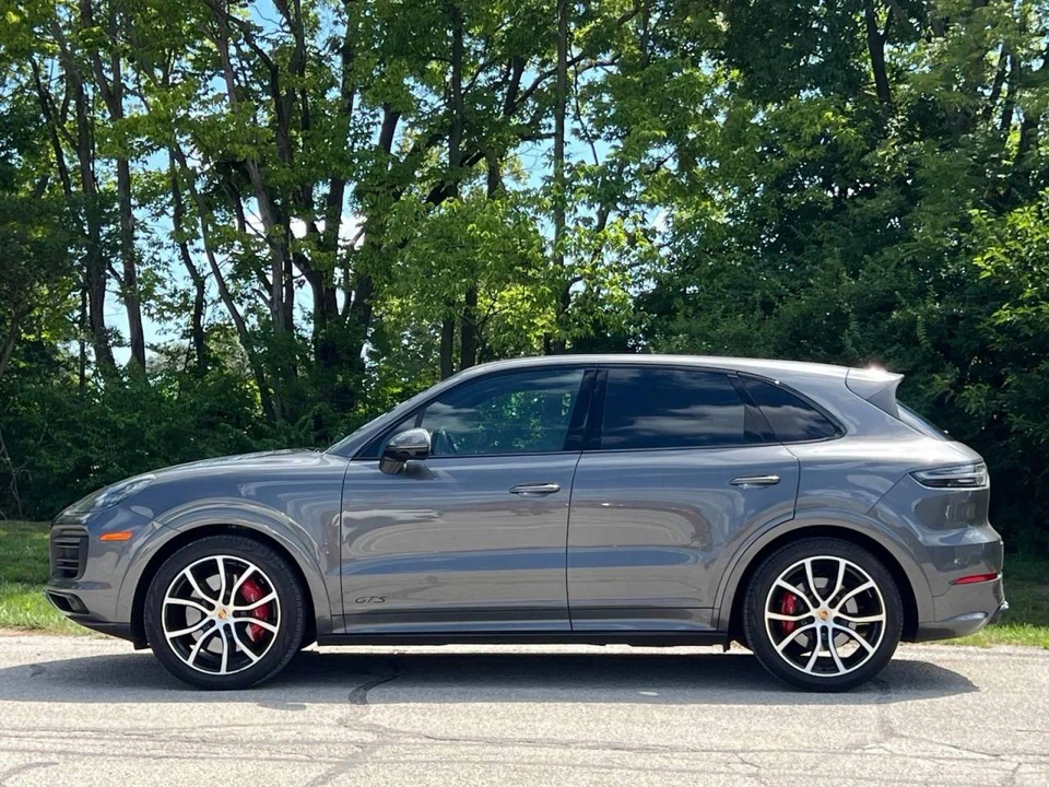 2023 Porsche 9Y0/9Y3 Cayenne GTS - Image 2 of 5