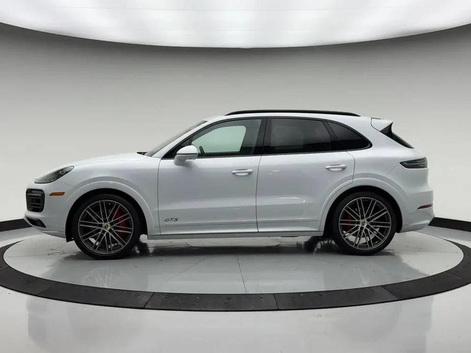 2023 Porsche 9Y0/9Y3 Cayenne GTS - Image 16 of 31