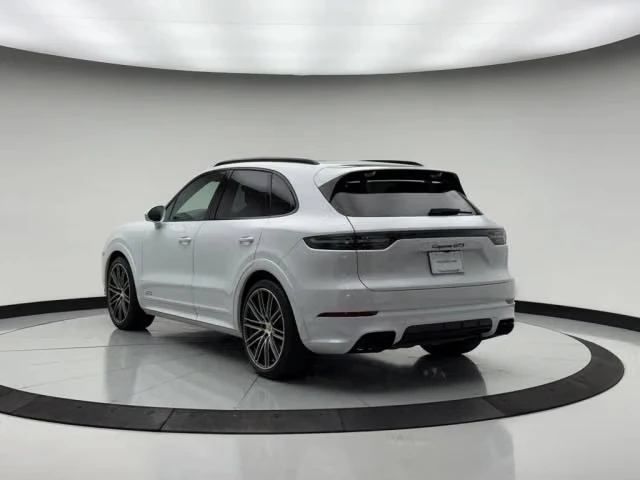 2023 Porsche 9Y0/9Y3 Cayenne GTS - Image 18 of 31