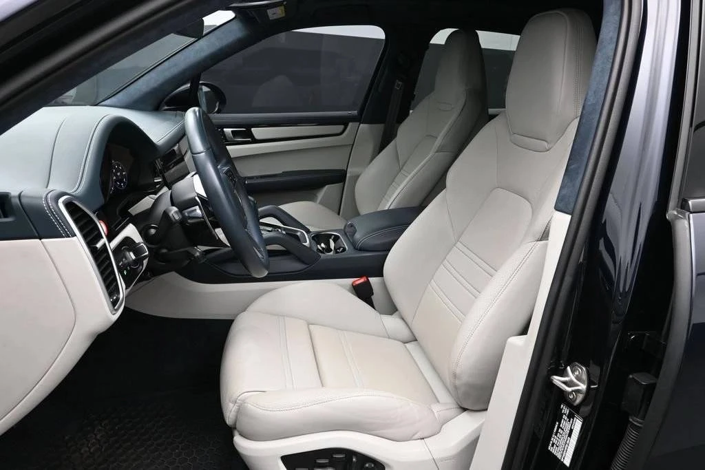 2023 Porsche 9Y0/9Y3 Cayenne GTS - Image 5 of 5