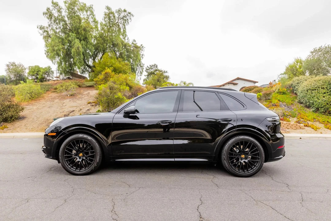 2023 Porsche 9Y0/9Y3 Cayenne GTS - Image 3 of 31