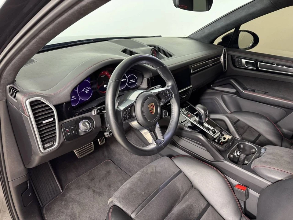 2023 Porsche 9Y0/9Y3 Cayenne GTS - Image 4 of 5