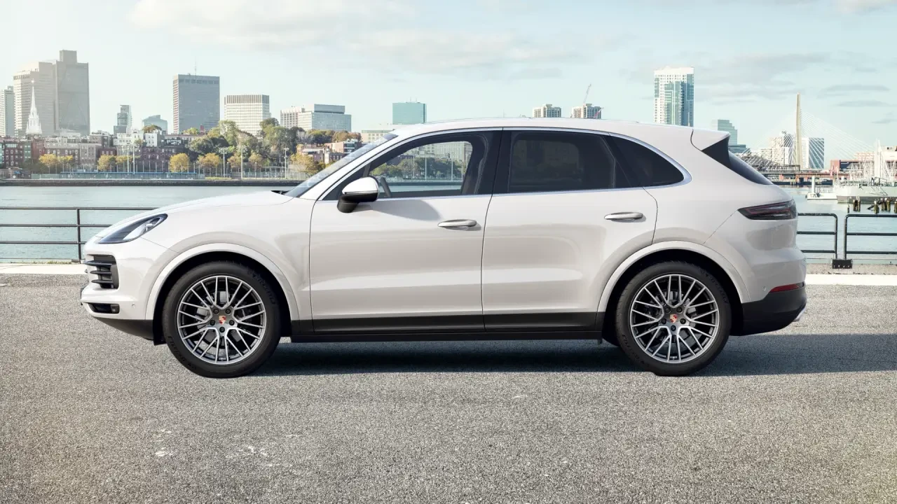 2023 Porsche 9Y0/9Y3 Cayenne - Image 2 of 12