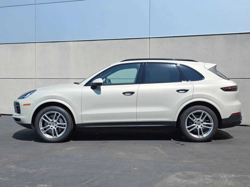 2023 Porsche 9Y0/9Y3 Cayenne - Image 2 of 5