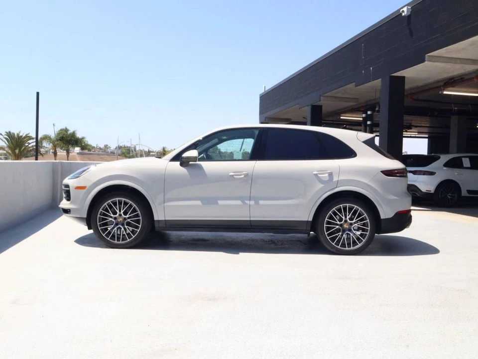 2023 Porsche 9Y0/9Y3 Cayenne - Image 2 of 5