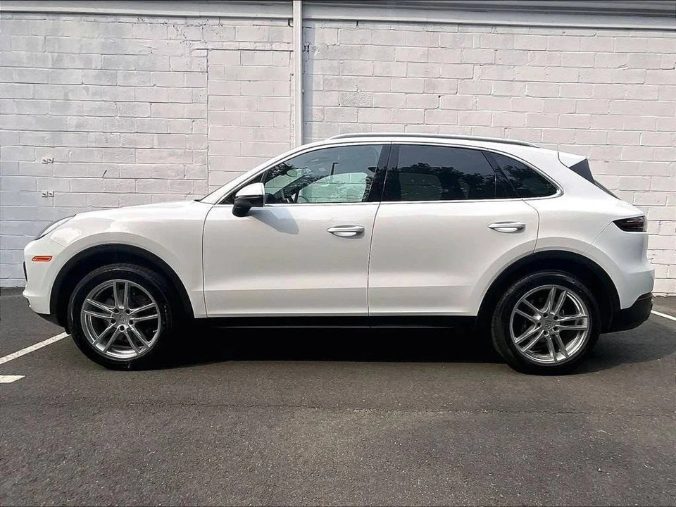 2023 Porsche 9Y0/9Y3 Cayenne - Image 2 of 5
