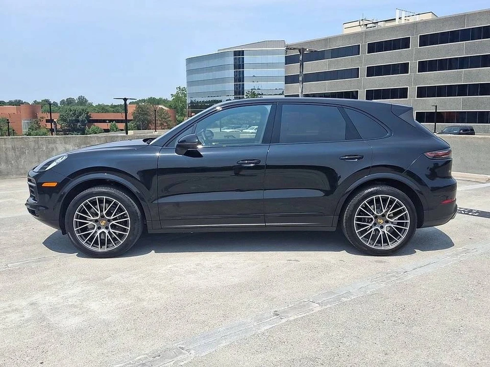 2023 Porsche 9Y0/9Y3 Cayenne - Image 2 of 5