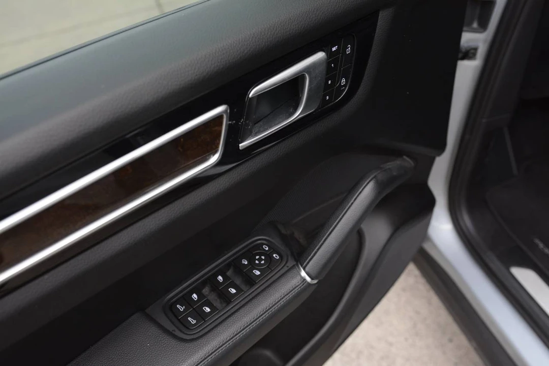 2023 Porsche 9Y0/9Y3 Cayenne - Image 5 of 5