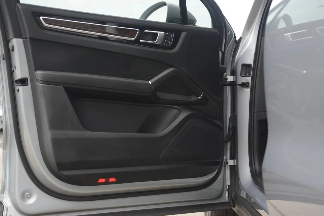 2023 Porsche 9Y0/9Y3 Cayenne - Image 4 of 5